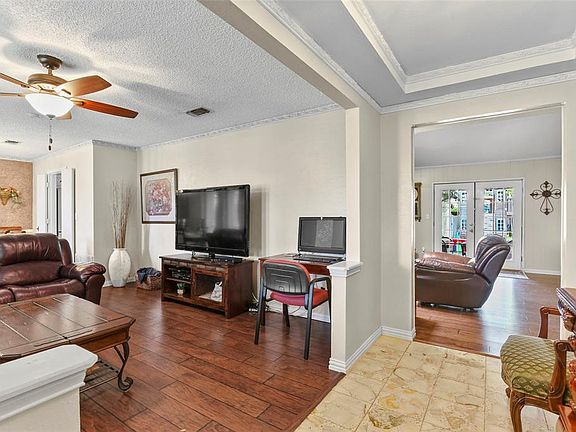 4th image of 2809 Meadowbrook Dr
