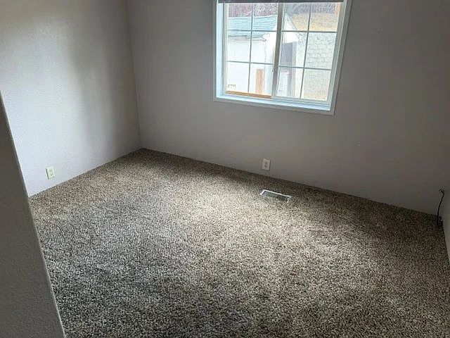 4975 Newport Ct — Photo 6