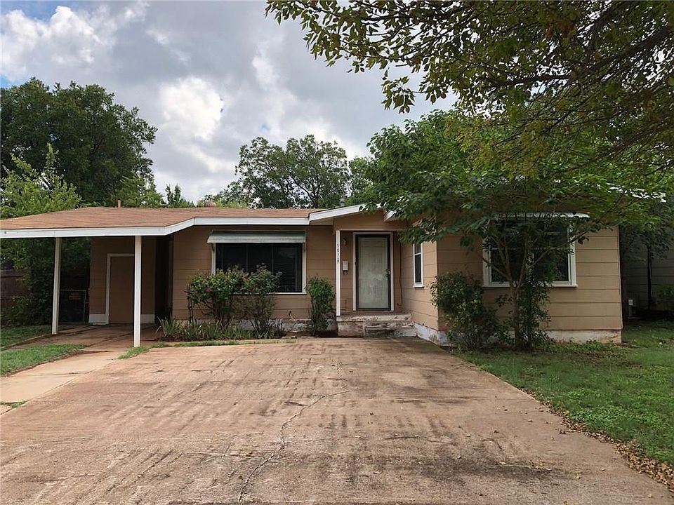 1st image of 901 S Crockett Dr