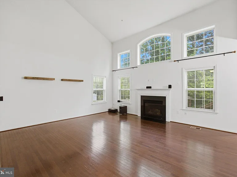 7585 Holly Ridge Dr — Photo 5