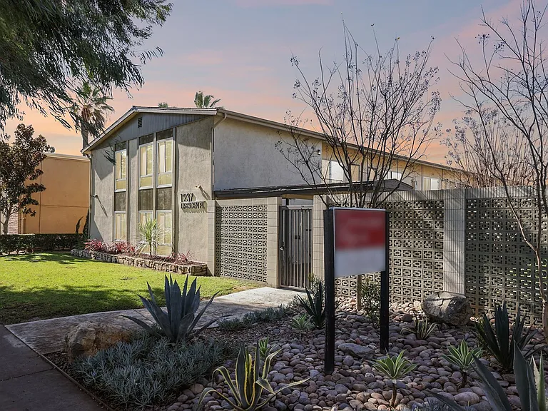 Anaheim Place — Photo 39