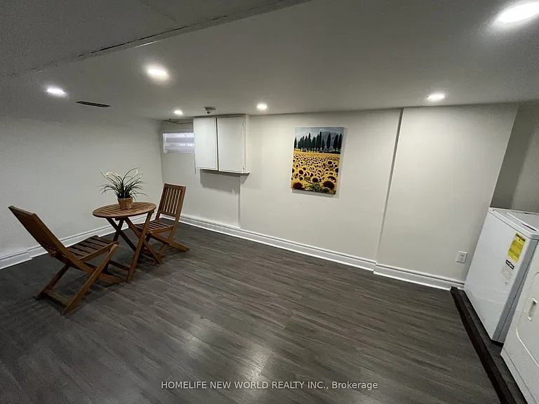 19 Britannia Ave — Photo 7
