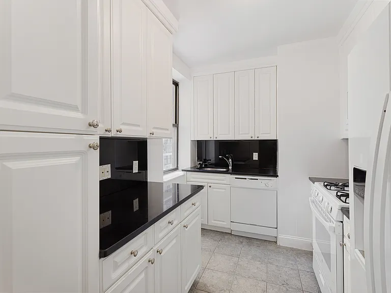 310 E 75th St #4G — Photo 11