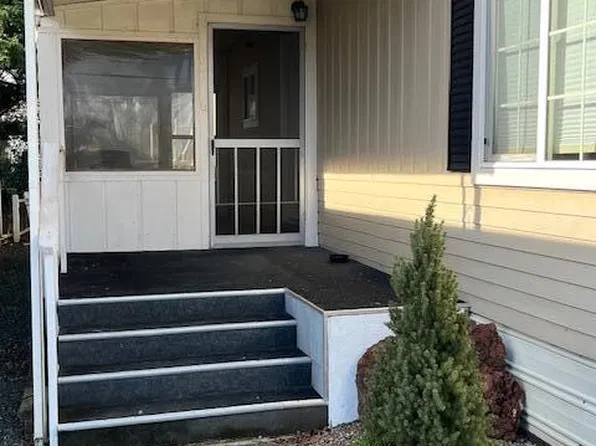 445 Ashwood Dr, Grants Pass, OR 97526
