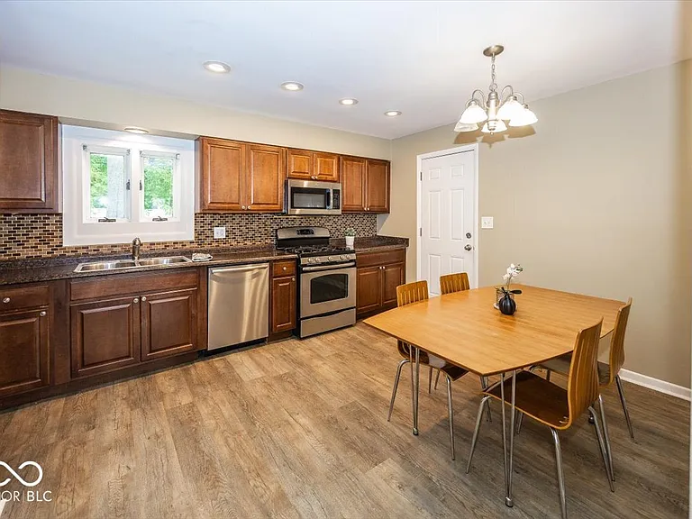 10913 College Place Dr — Photo 13