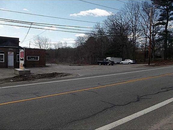 5th image of 278 Douglas Pike