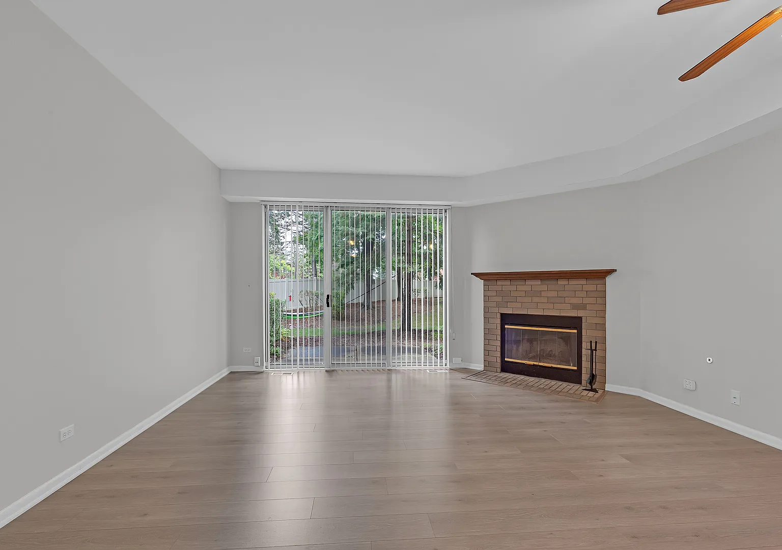 2 bed, 2.5 bath, 1065 sqft, $2,300 — Photo 4