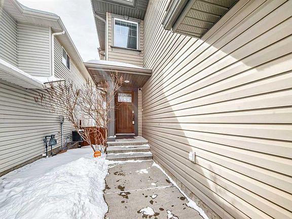 2nd image of 7 NE Tuscany Ridge Cres NW