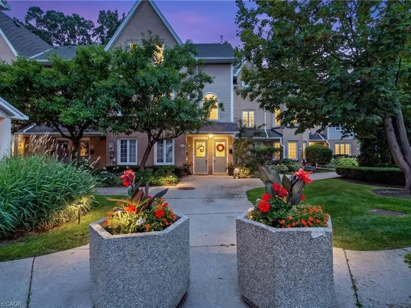 2110 Cleaver Ave #219, Burlington, ON L7M 3Z4