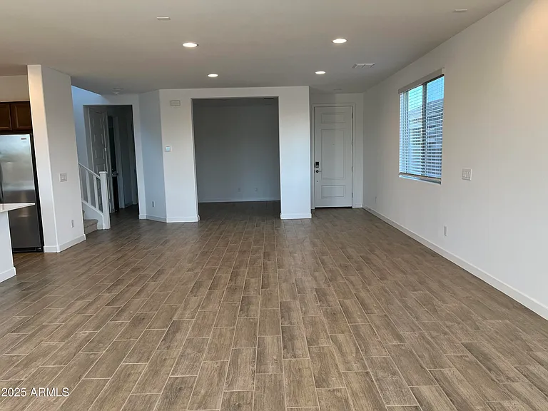 9426 W Sells Dr — Photo 6