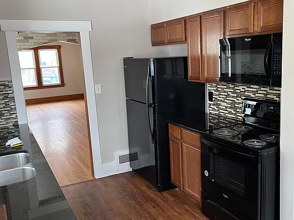 4th image of 3155 N 47th Ave