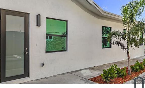 5th image of 406 NW 41st St