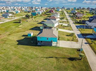 962 Surfside Dr, Crystal Beach, TX 77650