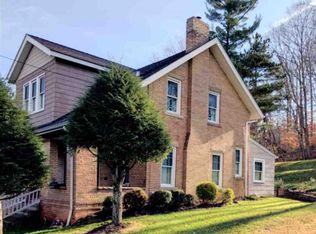 1800 Crestmont Dr, Huntington, WV 25701