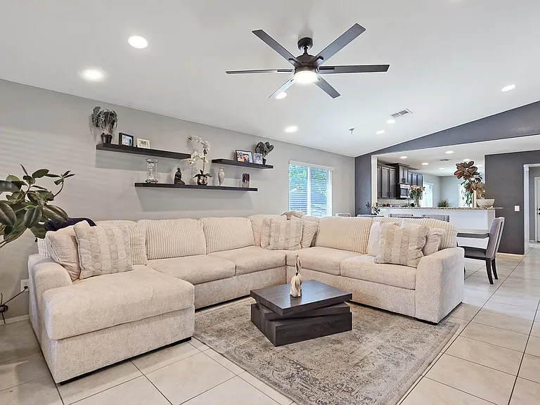 3913 S 185th Ln — Photo 16