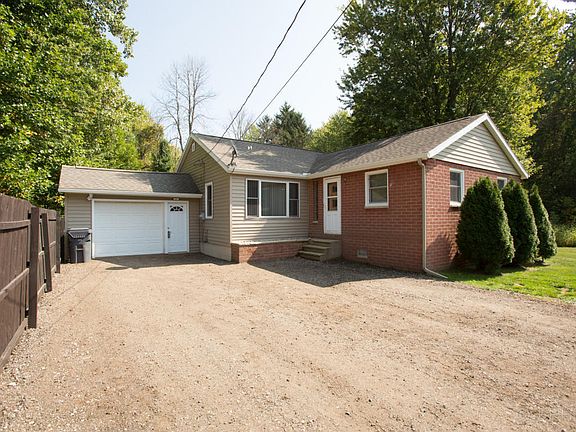 2nd image of 215 Blackman St
