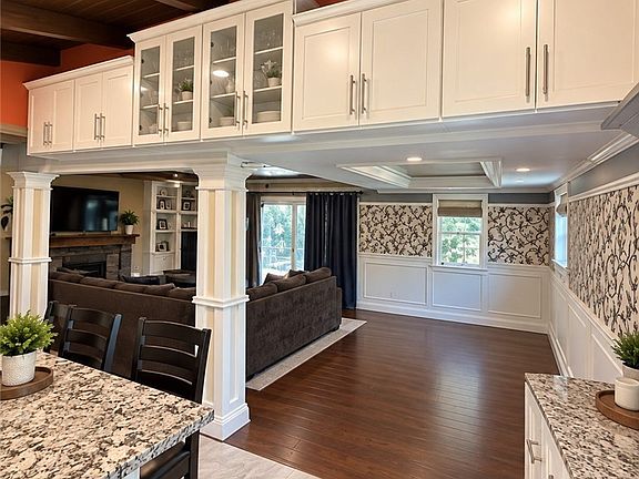 4th image of 1370 Keri Ln