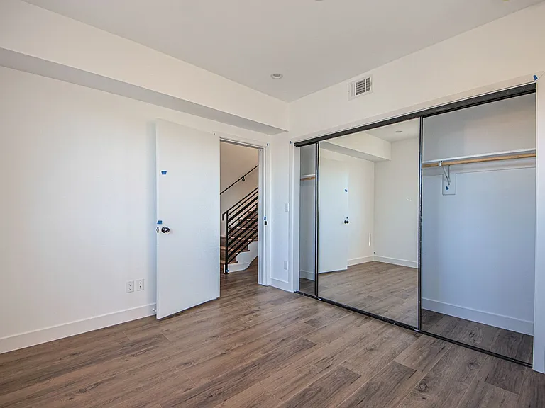 6421 Troost Ave — Photo 13