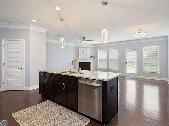 4th image of 10659 Naramore Ln