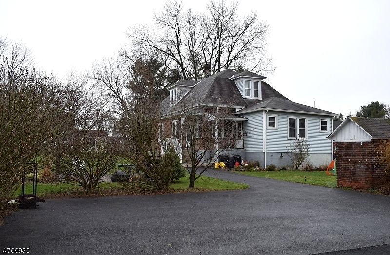 2nd image of 745 Sigsbee Ave