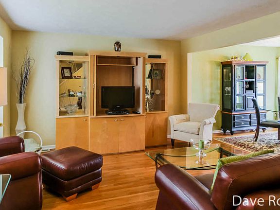 2nd image of 177 Rollingwood Dr NE
