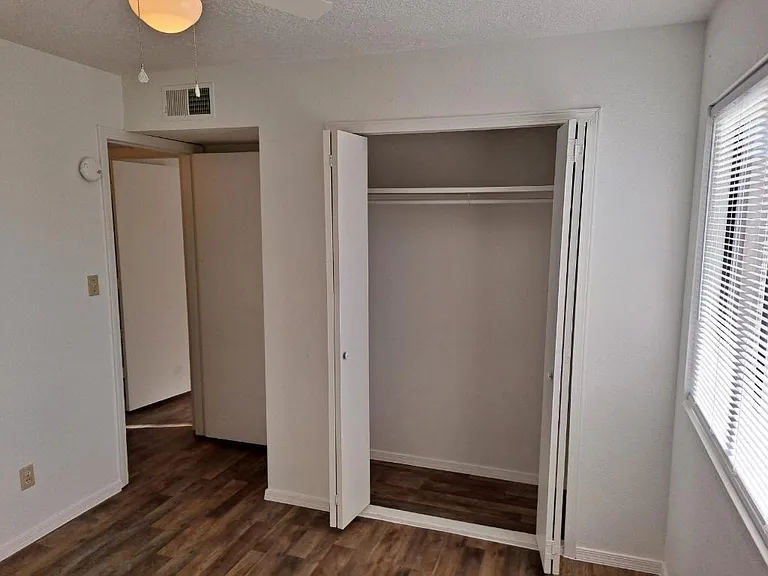 Totally Updated 2 Bedroom Apt. off Cul-de-sac in Rio Rancho — Photo 13