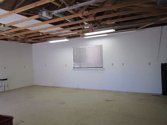 4th image of 215 W Phantom Creek Ln