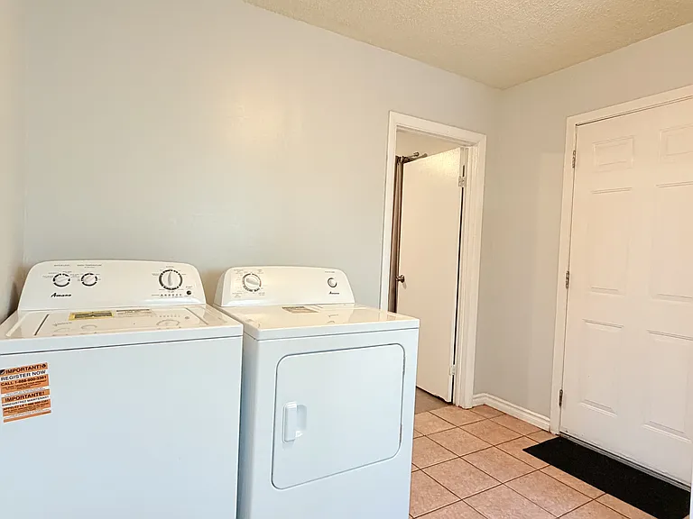 1253 Goyeau St — Photo 7