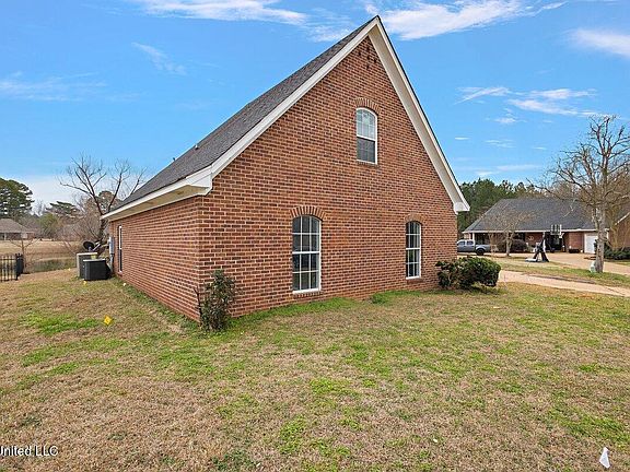 3rd image of 702 Meadow View Cv