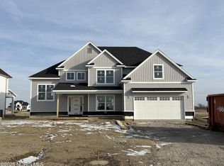 1004 Ellesmere Dr, Perrysburg, OH
