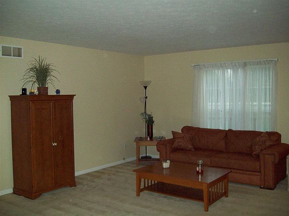 4th image of 6454 Redenbacher Ct