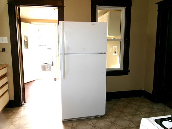 5th image of 411 W Superior St