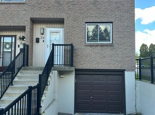 250 Magnolia Dr #28, Hamilton, ON L9C6M3