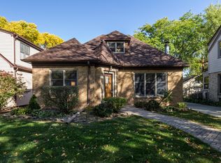 948 Robertson St, Wauwatosa, WI 53213