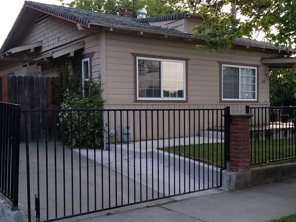 4 car drive way with car port in the back
