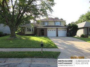 11605 Ruggles St, Omaha, NE 68164