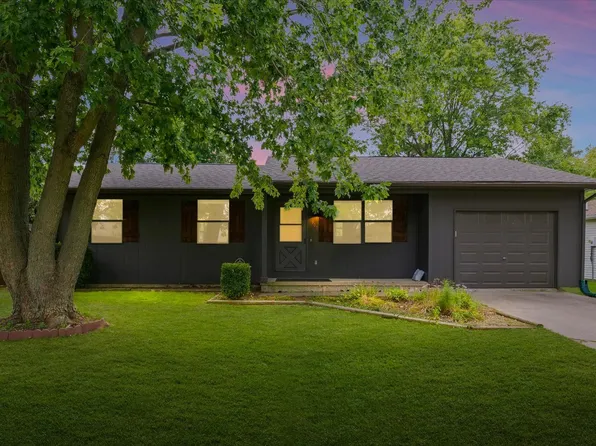 1905 Summit Dr, Urbana, IL 61802