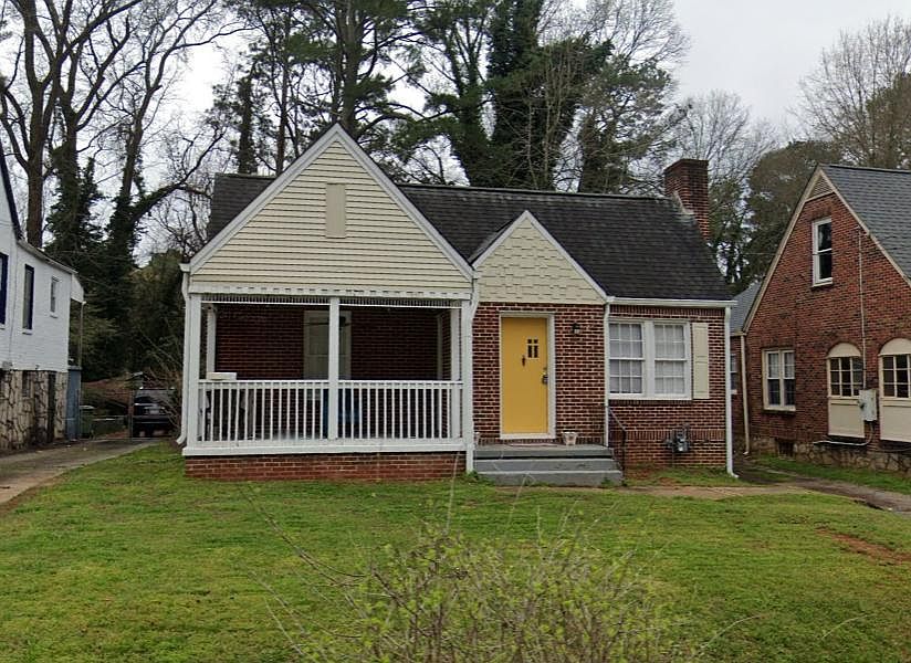 Welcome home to 1678 Beecher St!