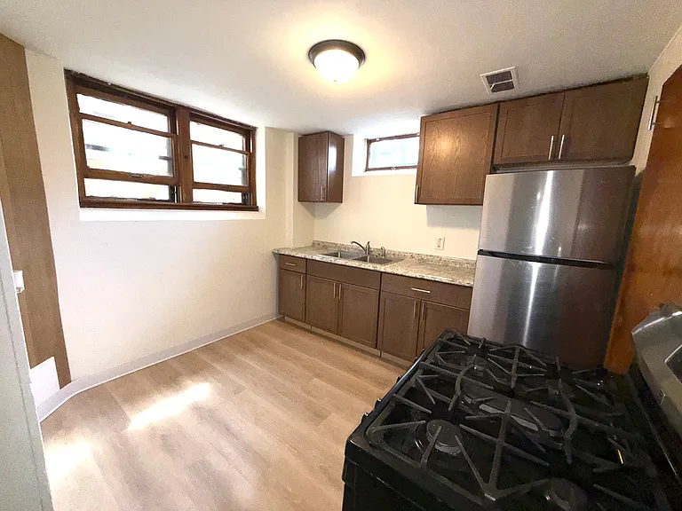 131 8th Ave N #3 — Photo 3