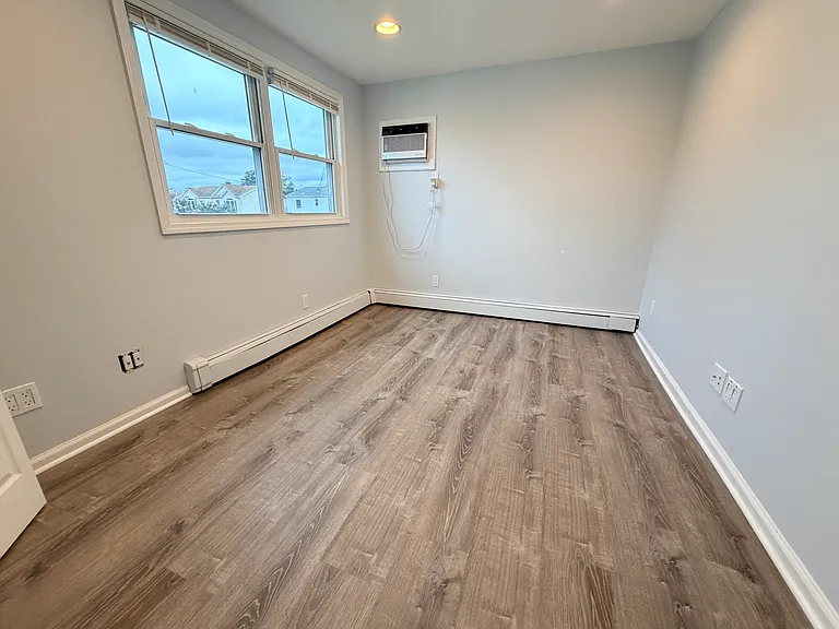 190 Meridian Rd — Photo 15
