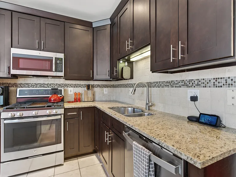 772 N Wakefield St — Photo 17