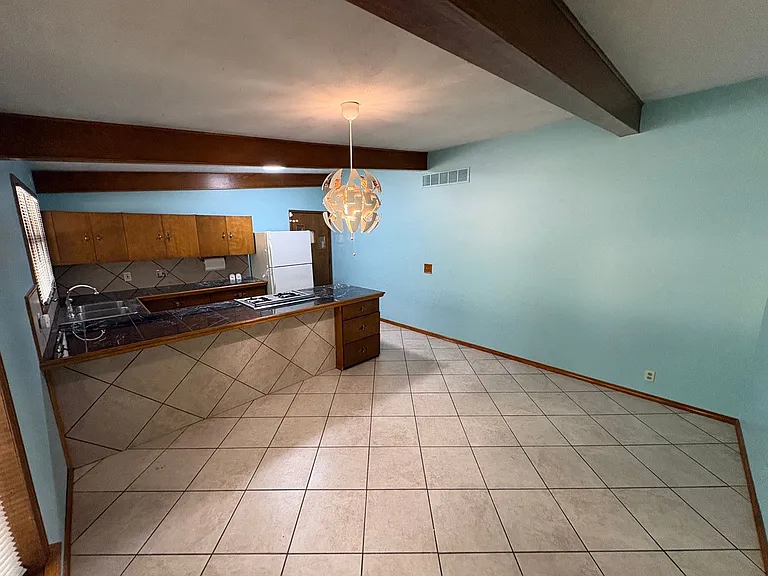 1300 Eastridge Dr — Photo 7
