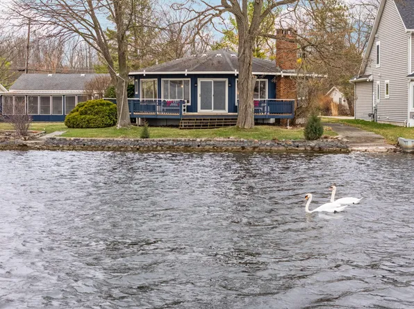 11247 Colony Rd, Pinckney, MI 48169