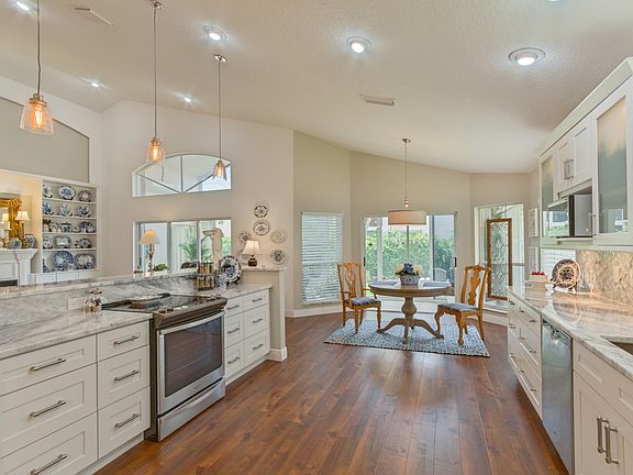 4th image of 7382 Potomac Falls Ln