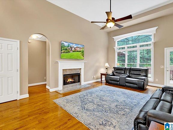 4th image of 161 Essex Dr