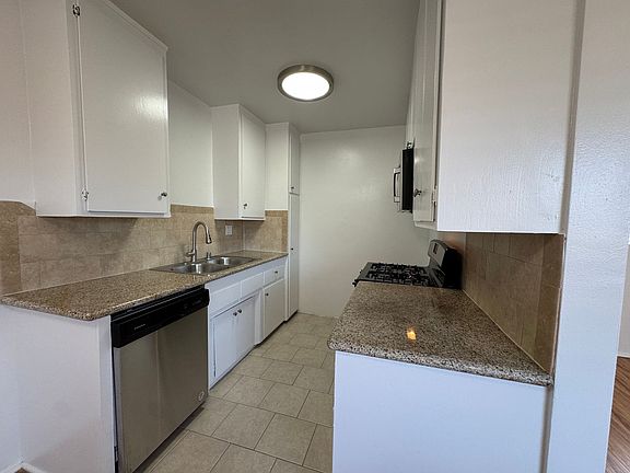 5th image of 11865 Rochester Ave #6508