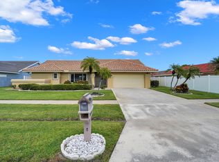 6039 Sunberry Cir, Boynton Beach, FL 33437