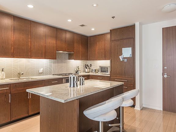 4th image of 580 Washington St Unit 4