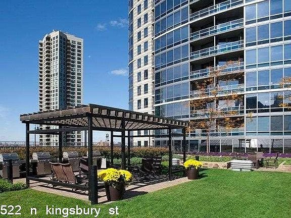 2nd image of 522 N Kingsbury St #1421