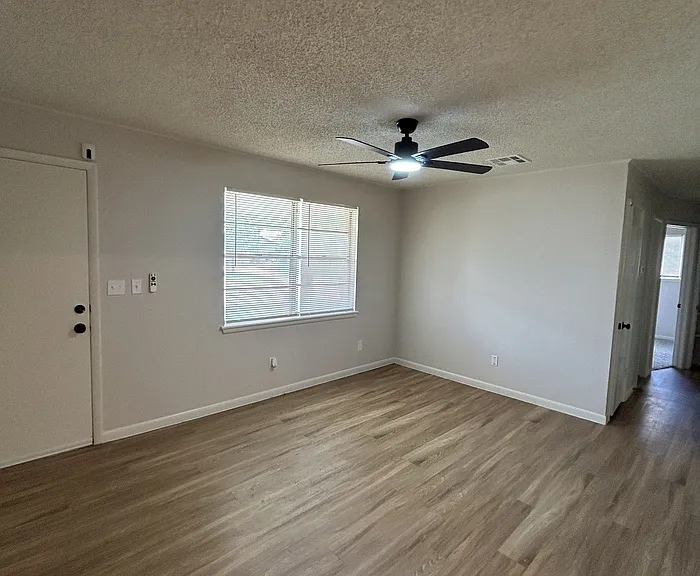 101 S Dallas Ave — Photo 2